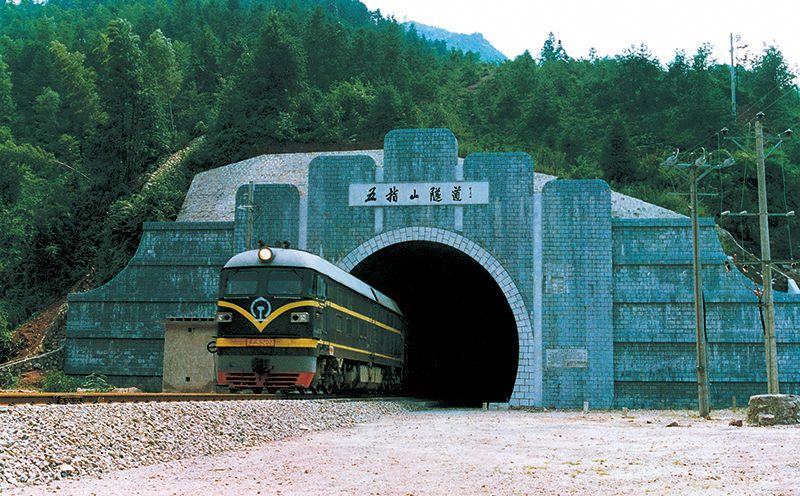 京九铁路五指山隧路