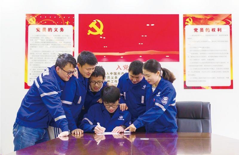 成昆铁路幼相岭隧路项目青年党员给习总书记写信